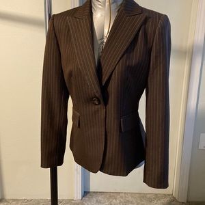 Perfect condition Tahari blazer size 6p